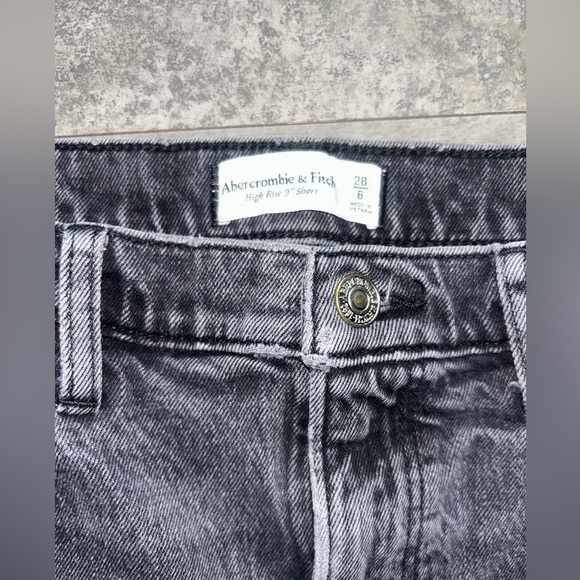 Abercrombie & Fitch High Rise 9” Bermuda Shorts Distressed Size 28 - Picture 5 of 9